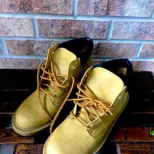 Ladies construction boots by Dawson Creek